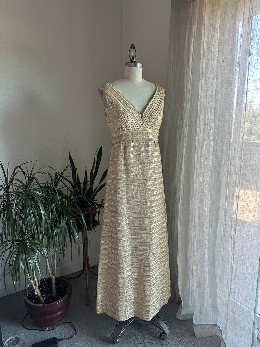 Lee Claire Women’s Medium Dress Gold Metallic Maxi Gown Sleeveless 60s Glam Rare